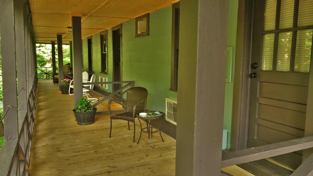 Riverside Lodge At Chimney Rock Exteriör bild